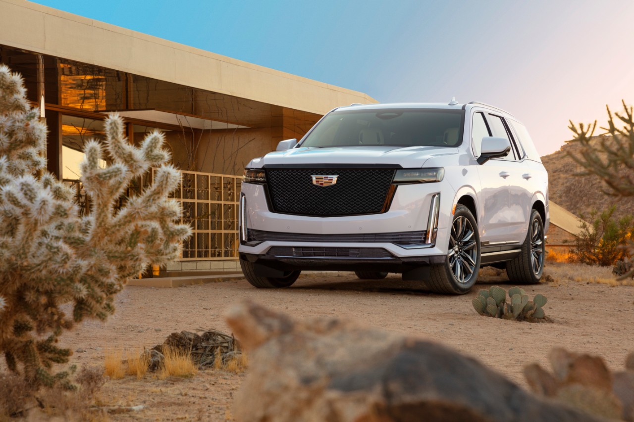 2023 ESCALADE DRIVING DYNAMICS