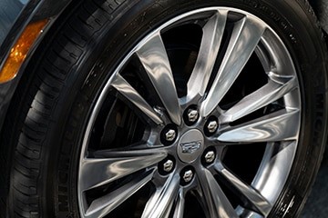 XT5 EXTERIOR: BEAUTY SHAPED TO MOVE